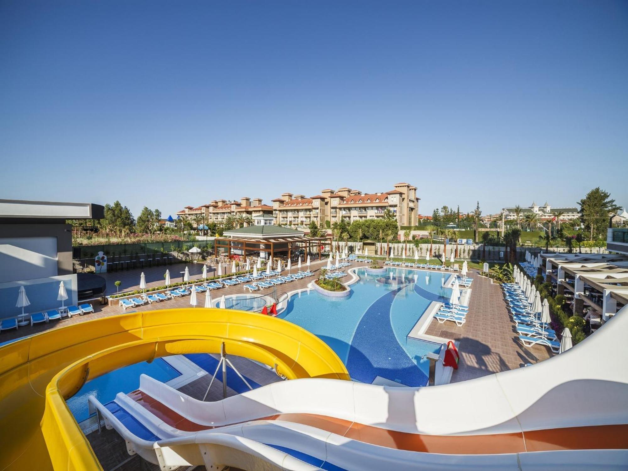 Luna Blanca Resort & Spa Side Exterior photo